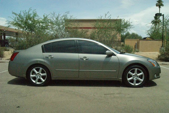 2004 Nissan Maxima SE