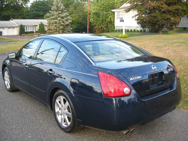 2004 Nissan Maxima ST Pickup 4D 5 1/2 Ft