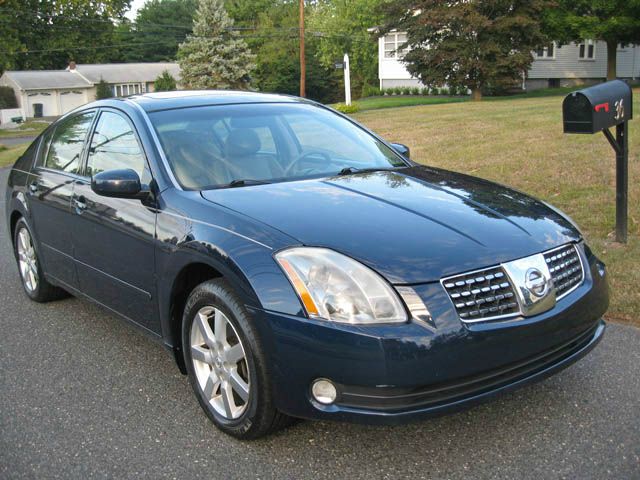 2004 Nissan Maxima ST Pickup 4D 5 1/2 Ft