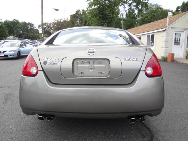 2004 Nissan Maxima SE