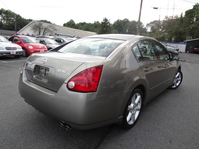 2004 Nissan Maxima SE