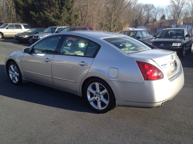 2004 Nissan Maxima SE