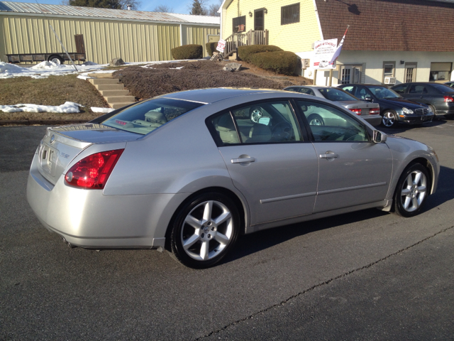 2004 Nissan Maxima SE