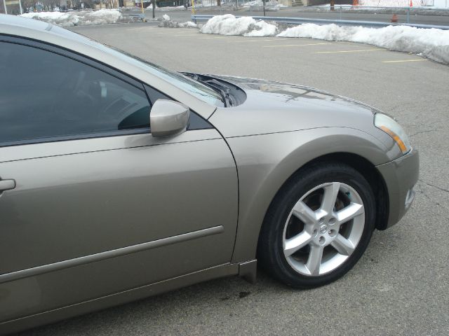 2004 Nissan Maxima SE