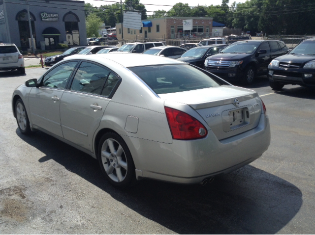 2004 Nissan Maxima SE