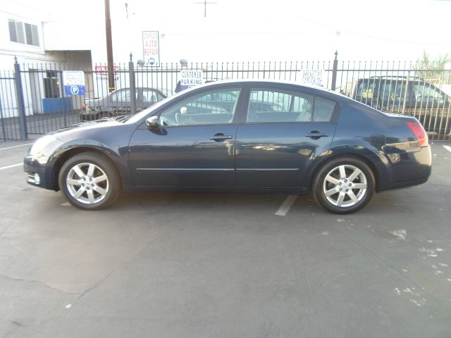 2004 Nissan Maxima SE