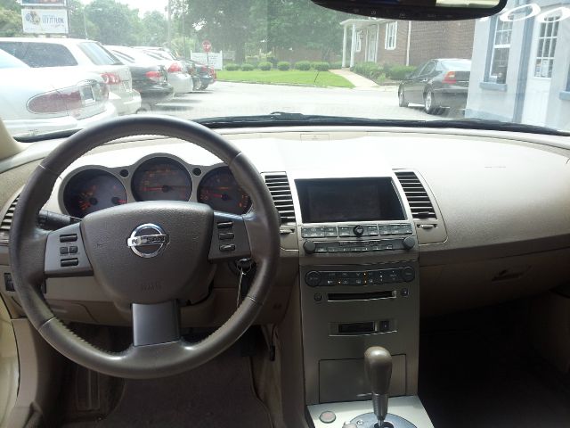 2004 Nissan Maxima SE