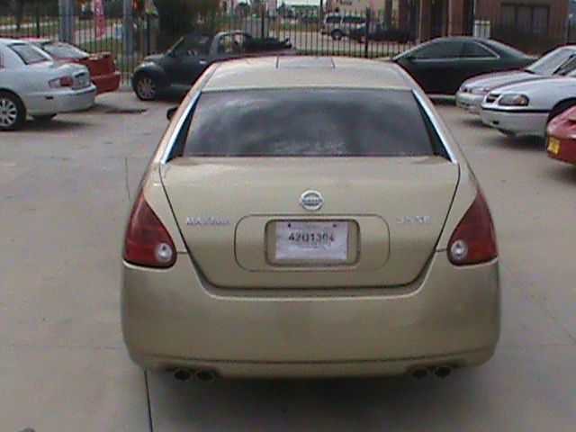 2004 Nissan Maxima SE