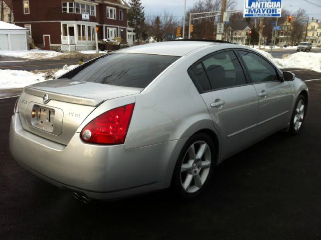 2004 Nissan Maxima SE