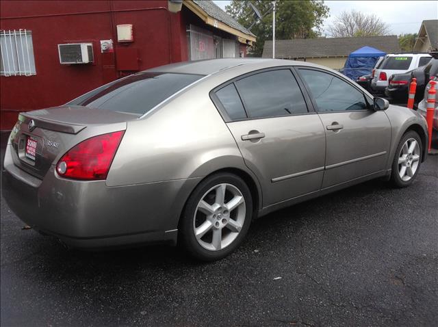2004 Nissan Maxima SE