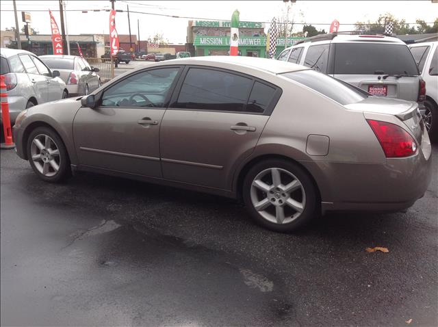 2004 Nissan Maxima SE