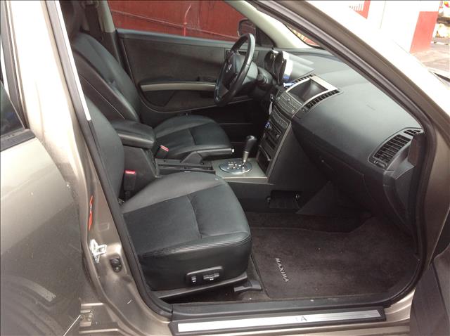 2004 Nissan Maxima SE