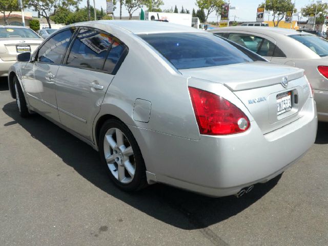 2004 Nissan Maxima SE