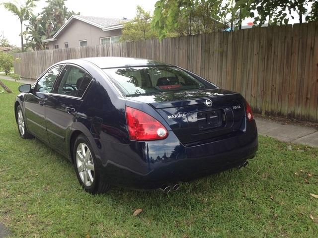 2004 Nissan Maxima LE