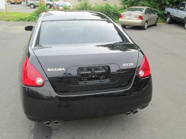 2004 Nissan Maxima SE