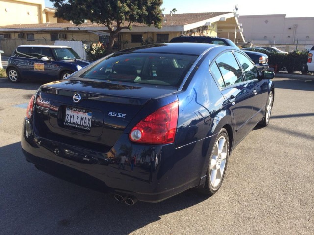 2004 Nissan Maxima SE