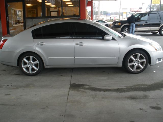 2004 Nissan Maxima SE