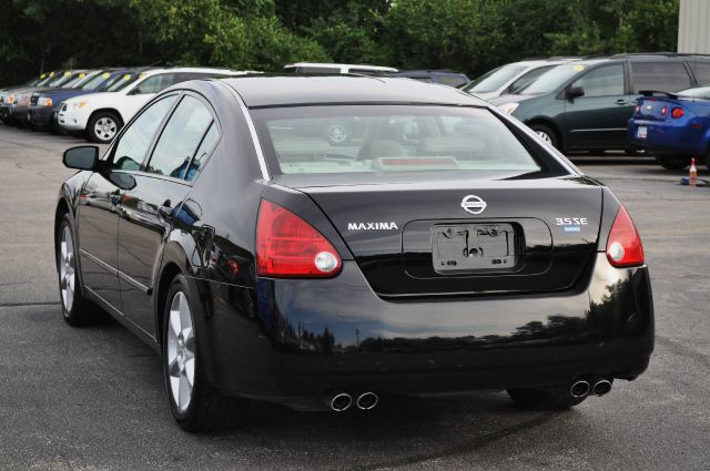 2004 Nissan Maxima SE