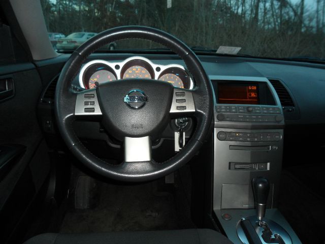 2004 Nissan Maxima SE