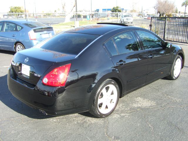 2004 Nissan Maxima SE