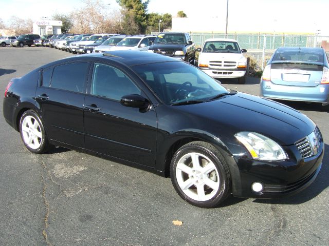 2004 Nissan Maxima SE
