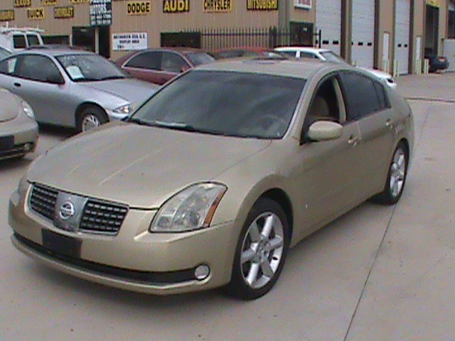 2004 Nissan Maxima SE