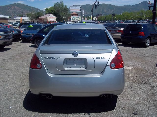 2004 Nissan Maxima SE