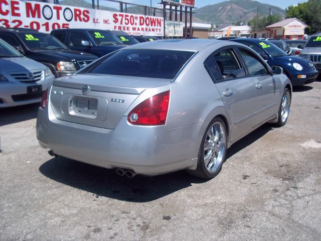 2004 Nissan Maxima SE