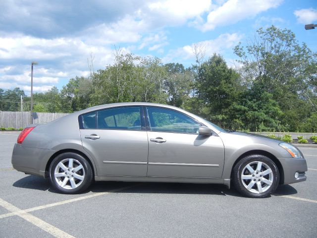2004 Nissan Maxima SE