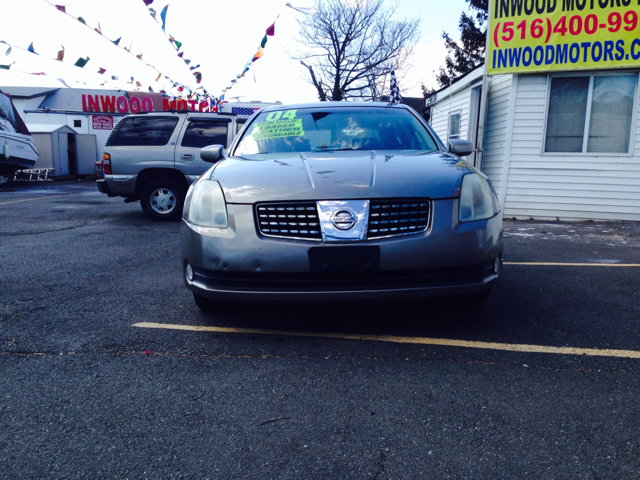 2004 Nissan Maxima SE