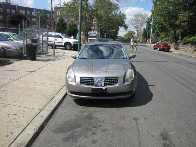2004 Nissan Maxima SE