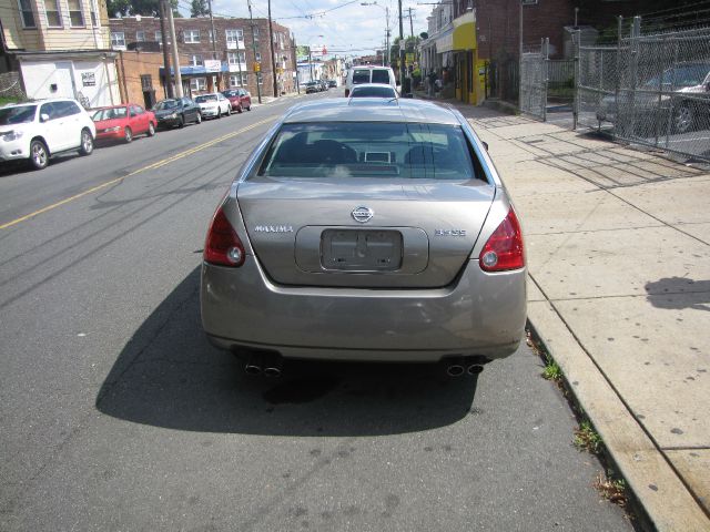 2004 Nissan Maxima SE