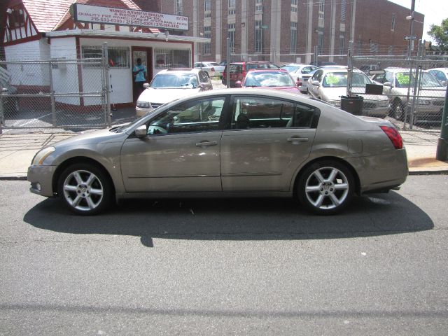 2004 Nissan Maxima SE