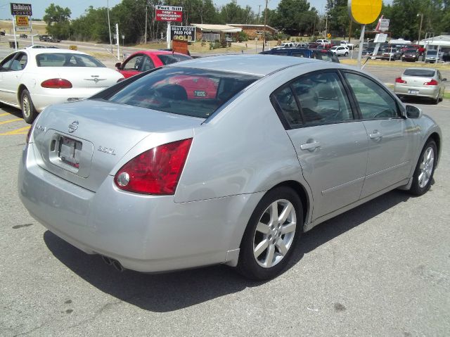 2004 Nissan Maxima SE