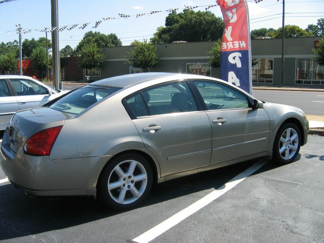 2004 Nissan Maxima SE