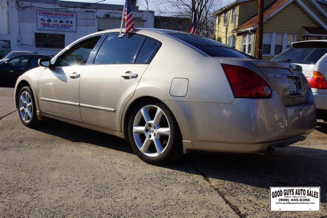 2005 Nissan Maxima SE