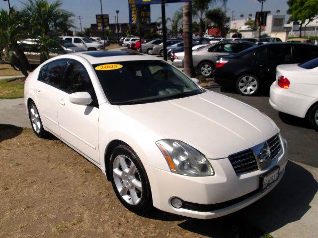 2005 Nissan Maxima SE