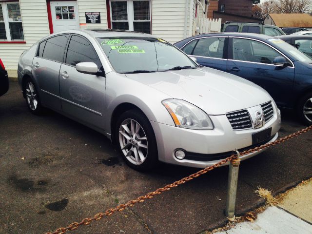 2005 Nissan Maxima SE