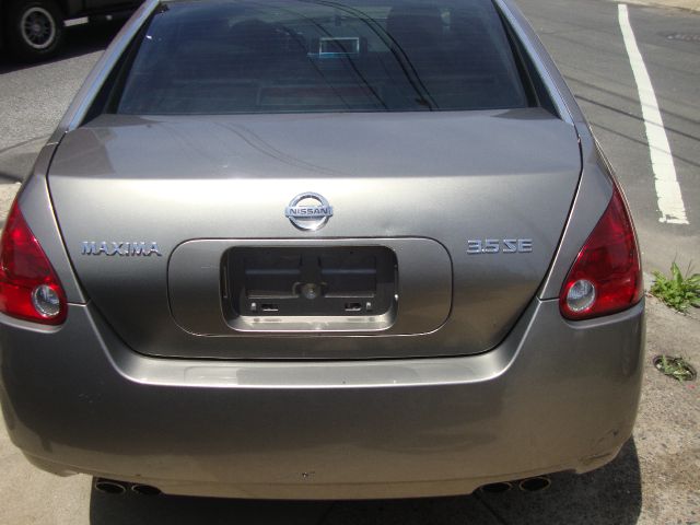 2005 Nissan Maxima SE