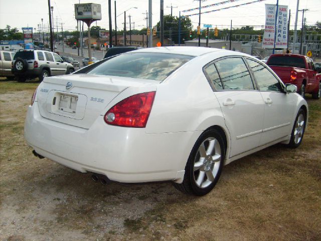 2005 Nissan Maxima SE