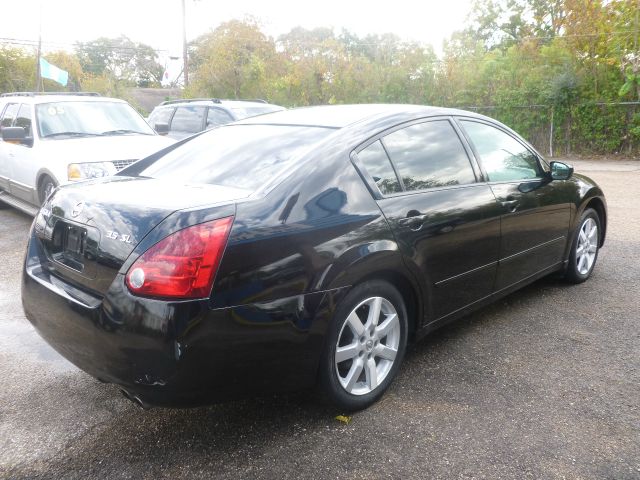 2005 Nissan Maxima SE