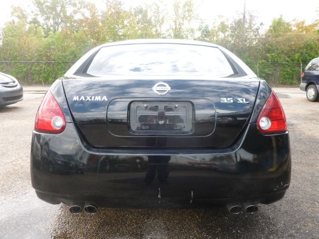 2005 Nissan Maxima SE