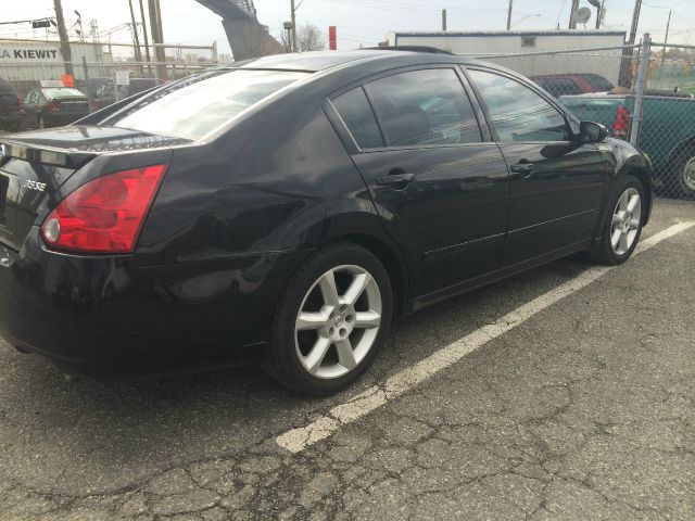 2005 Nissan Maxima LE