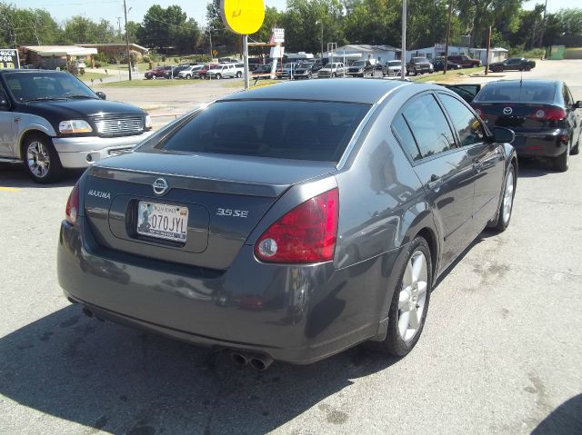 2005 Nissan Maxima SE