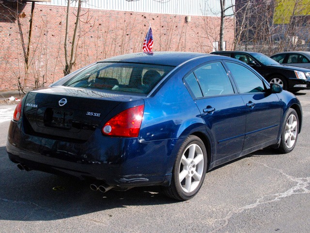 2005 Nissan Maxima SE