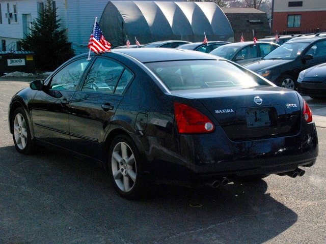 2005 Nissan Maxima SE