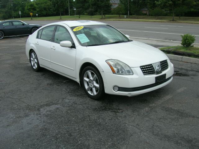2005 Nissan Maxima SE