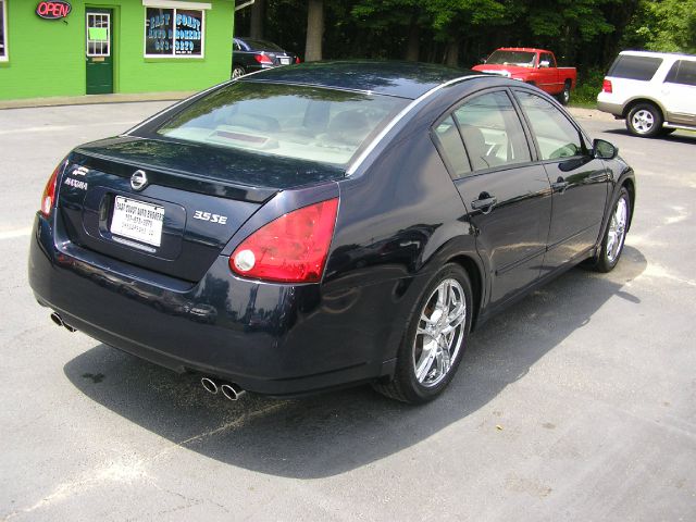 2005 Nissan Maxima SE