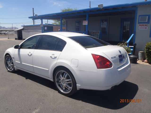 2005 Nissan Maxima SE