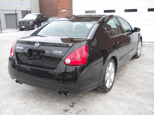2005 Nissan Maxima SE